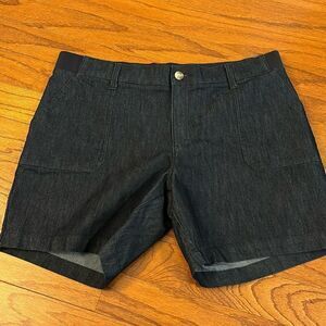 Lee Size 8 Regular fit Midrise Bermuda denim shorts.  Like new
